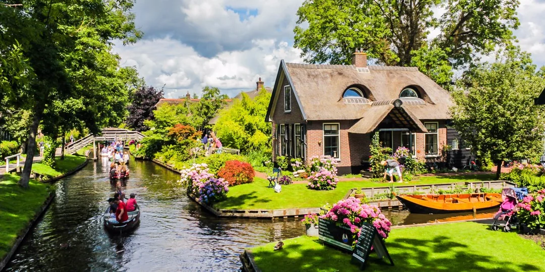 Giethoorn image